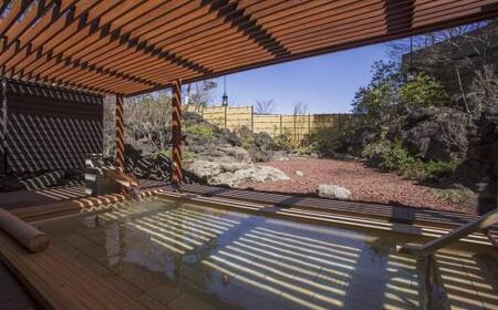 【富士レークホテル】平休日1泊2食付 ペア宿泊券《＜東館＞和洋室(湖側)》