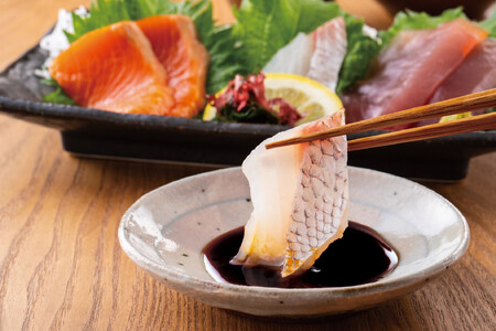 調味料 愛媛 閏木醤油（濃口、うす口、三歳醤油）3本セット 送料無料 三歳醤油 濃口醤油 薄口醤油 しょうゆ こいくち うすくち 老舗 伊予市｜B112