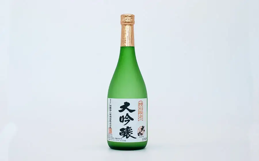 蔵自慢の日本酒　大山　大吟醸＆純米大吟醸　２本セット　（720ml × 2本）　山形県鶴岡市　山形県酒類卸株式会社　K-8102　| 酒 お酒 地酒 さけ 大吟醸酒 純米大吟醸酒 贈り物 贈答 お礼 プレゼント ギフト ご当地 特産品 おすすめ 人気 お取り寄せ 返礼品