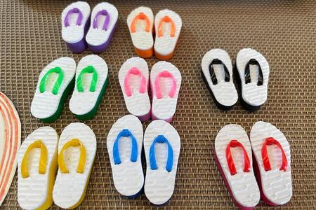 島ぞうりストラップ 8個セット(赤・青・黄・ピンク・緑・紫・黒・オレンジ)