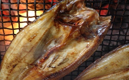 釧路発祥 【炉端焼き】 喰処『シャケ番屋』 3000円分 お食事券 旅行 観光 海鮮丼 ろばた焼き いくら丼 北海道 釧路市 F4F-2131