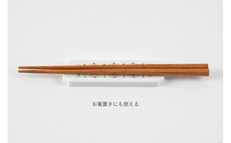 有田焼 カトラリーレスト ペア もも柄【賞美堂本店】箸置き はしおき カトラリー 2個 セット モダン 果物 くだもの 桃 モモ A20-646