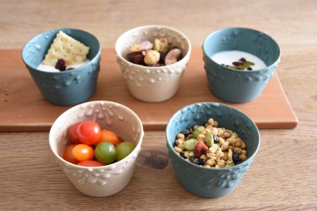 いっちん文様 陶器製 そば猪口 亜麻色と錆浅葱色の仲良しペアセット 食器 陶器 器 小鉢 おちょこ 手づくり 焼き物 おしゃれ 広島県 呉市 ku016-008-r