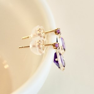 【ジュエリー】K10 イエローゴールド アメシスト 縁どり ピアス 保証書付 SE-2861