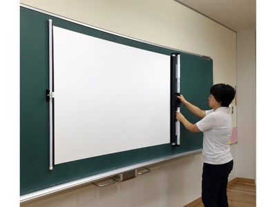 AG33　ローラー巻取型（横引き）マグネット式スクリーン70型