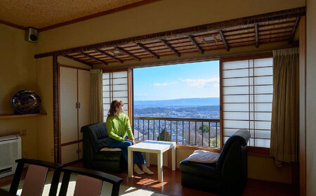 生駒のお宿城山旅館　鴨鍋　２食付き宿泊プラン(1名様) 鴨鍋 和定食 茶粥付き 健康 美容 宿泊券 夕食 朝食 和定食 茶粥 洋食 澄んだ空気 夜景 思い出 旅行 送料無料