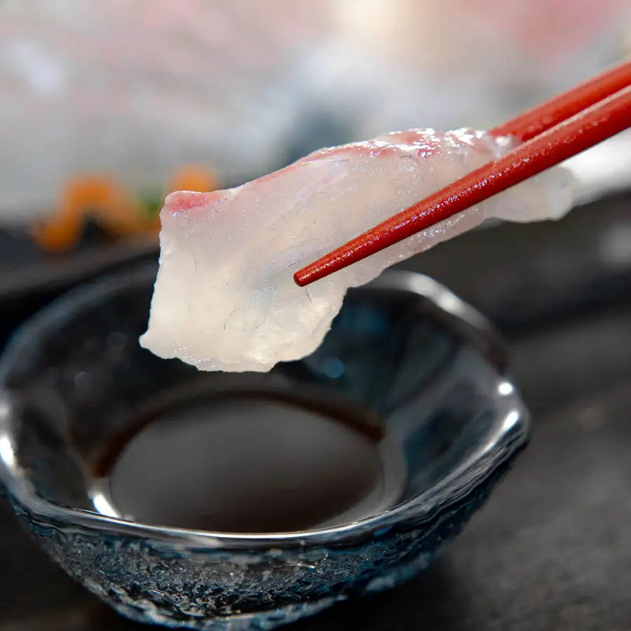 【先行受付】 朝獲れ 真鯛 フィーレ 皮なし 500g以上 刺身 冷蔵 養殖 たい タイ マダイ セット 真空パック 産地直送 当日発送 鮮度抜群 鯛めし 鯛丼 海鮮丼 カルパッチョ お取り寄せ ギフト 贈答 はやぶさ水産 四国 高知県 大月町 柏島産
