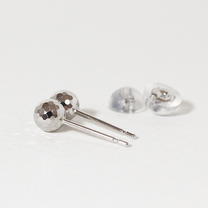プラチナ 4㎜ ミラーボールピアス 　山梨 スタッドピアス プラチナピアス シンプルピアス プラチナ PT900 ジュエリー アクセサリー 山梨県 甲斐市 BQ-24
