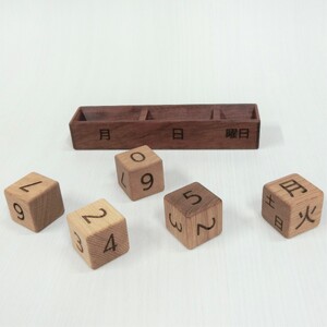 AW14　卓上万年カレンダー 【 万年 カレンダー 木製 木 木目 手作り 毎年 おもちゃ 玩具 贈り物 プレゼント お祝い 】