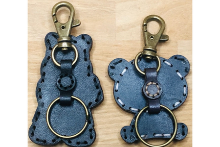 ヤブver2&zooパンダ レザーキーホルダーセット 一点もの 革 キーリング レディース メンズ 鍵 バッグチャーム ストラップ 革小物 かわいい 動物 キャラクター ギフト プレゼント 送料無料 ku022-010-r