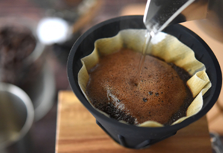 【カモガワ珈琲の定期便】焙煎したてのコーヒー豆 ３種（170g×３袋）６カ月《豆・毎月発送》　[0103-0001]