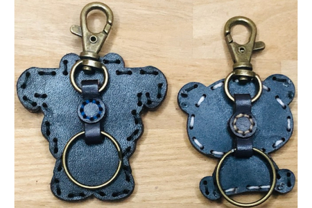 ヤブver3&zooパンダ レザーキーホルダーセット 一点もの 革 キーリング レディース メンズ 鍵 バッグチャーム ストラップ 革小物 かわいい 動物 キャラクター ギフト プレゼント 送料無料 ku022-012-r