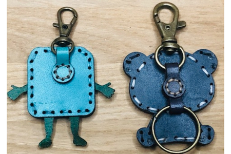 呉氏＆zooパンダ レザーキーホルダーセット 一点もの 革 キーリング レディース メンズ 鍵 バッグチャーム ストラップ 革小物 かわいい 動物 ゆるキャラ ご当地キャラ キャラクター ギフト プレゼント 送料無料 広島県 ku022-014-r