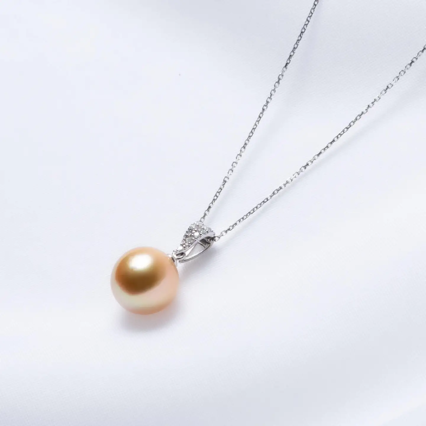 【星涼し】ゴールデンパール（南洋 白蝶真珠） 10mm セミラウンド ダイヤモンド ペンダントトップ Pt900 プラチナ