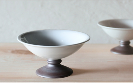 有田焼 白釉錆高台鉢【ARITAYAKI-STORE】A22-20