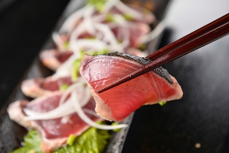 一本釣り漁師歴40年の職人技！かつおのたたき・ポン酢セット400g（1～2節）【R00351】