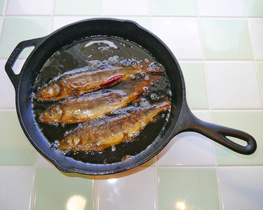 渓流魚のお惣菜セット《岩魚のアヒージョ×2袋、山女のマリネ×1袋》