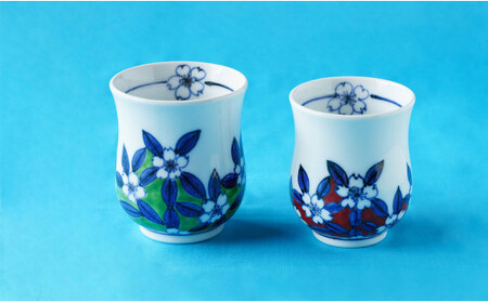 有田焼 染錦桜絵 睦揃え 【神田陶器店】桜 さくら サクラ お茶碗 夫婦茶碗 湯呑 ペア ギフト 食器 器 A45-394