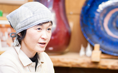 沖縄県【丸勇陶房】箸置き（サングヮー）5個 やちむん お守り 箸置き 陶芸 陶芸品 焼き物 沖縄 お土産 ご当地 送料無料 名護市 焼物 なごし ふるさと納税 伝統工芸 伝統工芸品 はしおき 小物 プレゼント お箸置き