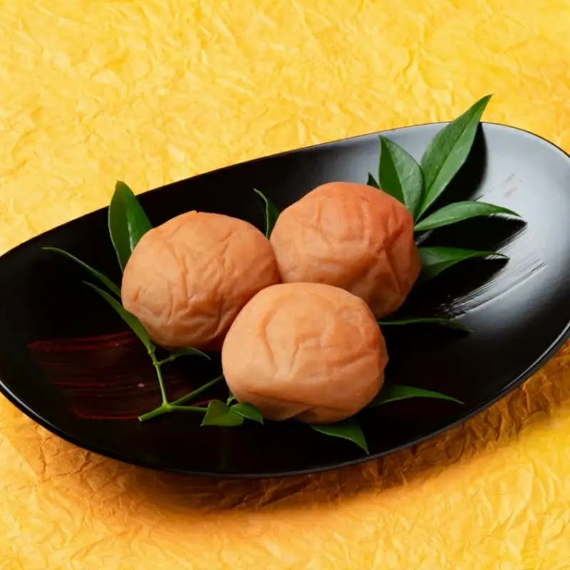 【陶磁器に入った】紀州梅貴妃セット【紀州みかん蜂蜜入り梅干（塩分約５％）550g・低塩しそ漬梅（塩分約７％）550g】  / 田辺市 紀州南高梅 南高梅 梅干し 梅干 梅 うめ 肉厚 お米 おにぎり 焼酎 梅酒 健康 みかん蜂蜜入り しそ漬梅 塩分約5％ 塩分約7％ 壺入り梅干し ギフト プレゼント 贈答【mtz004-1】