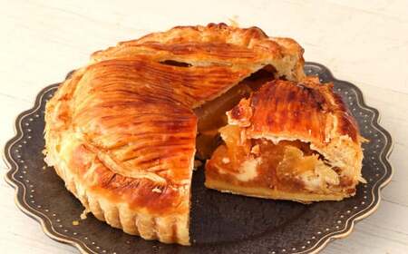 アップルパイ 6号 18cm 850g ホール りんご パイ 林檎 スイーツ お菓子 パイ生地 アーモンドクリーム スポンジ 自家製カスタード 焼き菓子 冷凍 国産