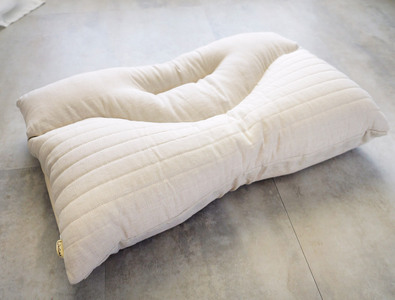 「近江の麻」枕(麻わた入り) 麻絲商会 滋賀県 東近江市 D01 安眠 快眠 熟睡 吸湿 放湿 洗える 通気性 蒸れない まくら ピロー 天然素材 サステナブル 寝具 健康 サポート プレゼント ギフト