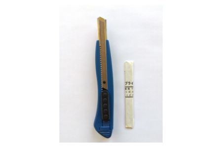 オートロック式カッターナイフ　2丁セット（替刃2枚付）