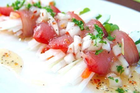 話題の絶旨グルメ 【 まぐろの 生ハム 】180g×2本 [石原水産 静岡県 吉田町 22424097]