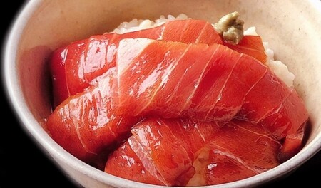 【本まぐろの味わいをダイレクトに】 ギフト箱入 天然本まぐろ 中とろづけ丼 の具（ag2601） M019-004 冷凍 マグロ 加工品