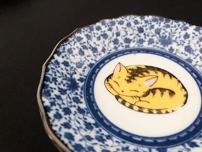 九谷焼　4号皿揃　眠り猫（5枚セット） a01 食器 キッチン雑貨 キッチンアイテム 雑貨 小物 お皿 丸皿 食卓 テーブルコーディネート 取り皿 