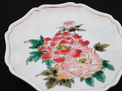 九谷焼　5.2号皿揃　草花絵変り （5枚セット）a01 食器 キッチン雑貨 キッチンアイテム 雑貨 小物 お皿 丸皿 食卓 テーブルコーディネート 取り皿 