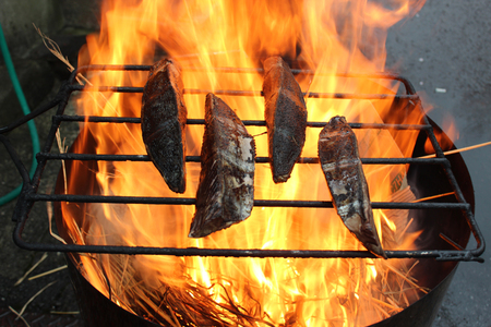 26-034．本生！老舗魚屋大将が厳選した本格カツオ藁焼きタタキセット（400g）