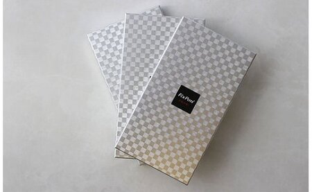 【ギフト用】本場奄美大島紬ポケットチーフ 龍郷柄（黄）ツーピークスタイプ A018-005 ツーピークスタイプ スーツ 小物 高級感 挿すだけ