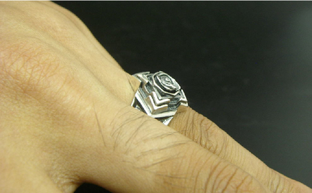 Pyramid  ring ピラミッド リング ｜ ピラミッド を モチーフ とした 指輪 です シルバー アクセサリー 925 ハンドメイド 選べる サイズ ジュエリー アクセ ファッション 人気 シンプル ギフト プレゼント 年末年始 お中元 お歳暮 内祝い 快気祝い