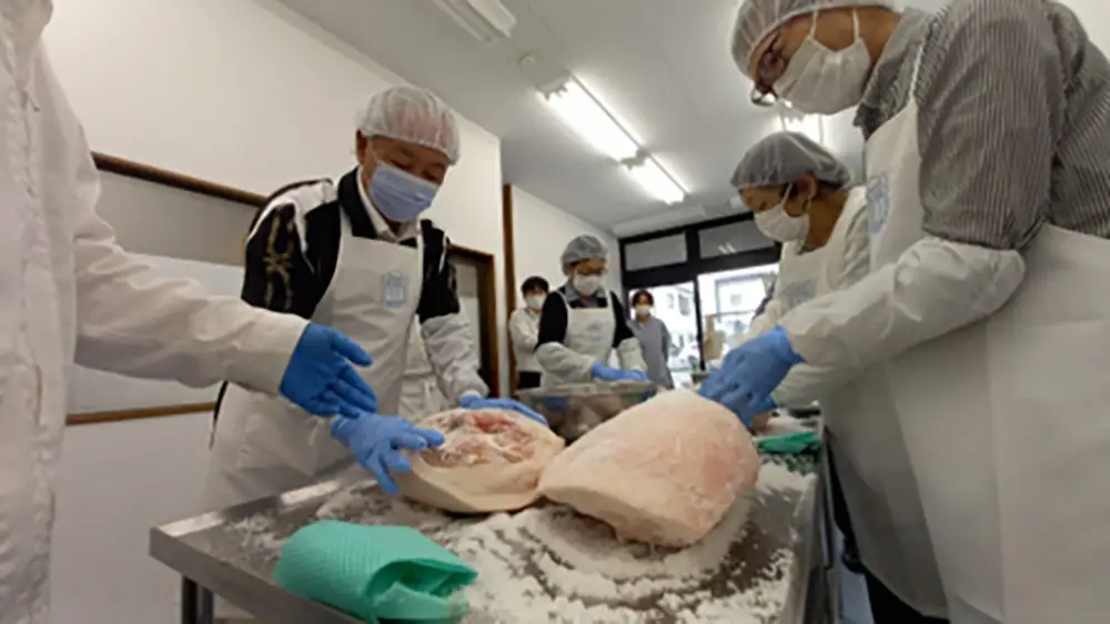 【総本家　肉のあさの】【ワークショップ】国産黒豚もも肉を使った生ハム手づくり体験（１本分）【AE17W】