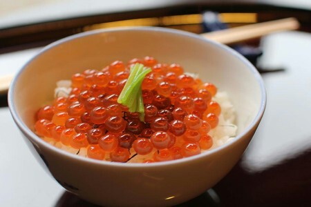 「料亭 冨茂登」いくらの醤油漬けと塩辛のセット イクラ 鮭卵 魚卵 醤油漬 海鮮 北海道 はこだて ふるさと_HD043-004