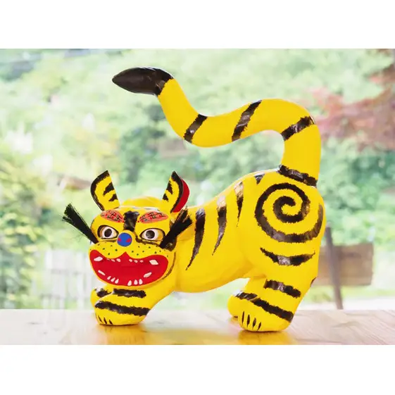 【ふるさと納税】腰高とら（こしだかとら）Lサイズ 黄色 伝統工芸品 張り子 干支 寅年 手づくり 縁起物 魔除け おしゃれ 置物 インテリア おもちゃ 人形 民芸品 