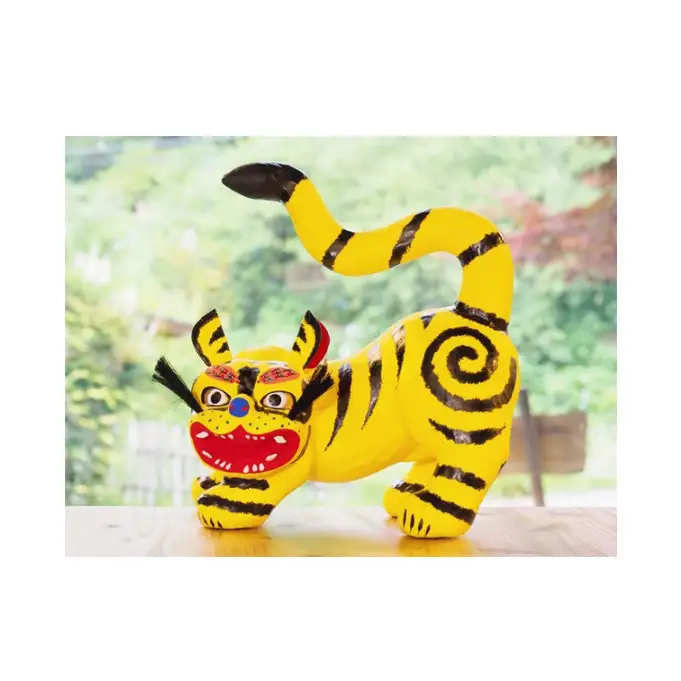 【ふるさと納税】腰高とら（こしだかとら）Mサイズ 黄色 伝統工芸品 張り子 干支 寅年 手づくり 縁起物 魔除け おしゃれ 置物 インテリア おもちゃ 人形 民芸品 