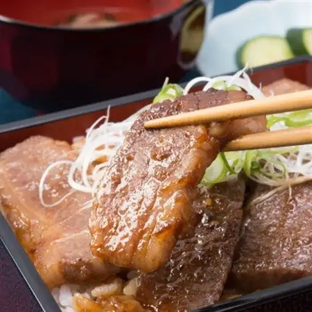 神戸牛　霜降り焼肉　1000g【配送不可地域：離島】【1441964】