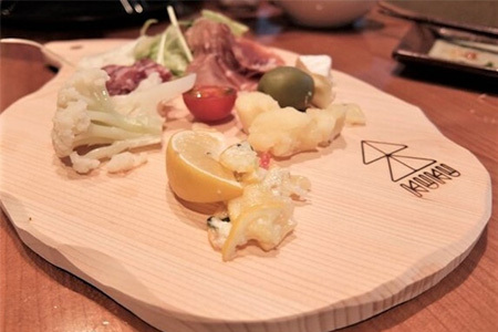 KUKUカッティングボード│徳島県 那賀町 国産 桧 檜 ヒノキ カッティングボード 木製 まな板 食品プレート 食器 無垢 日本製 キャンプ BBQ バーベキュー プレゼント NW-27