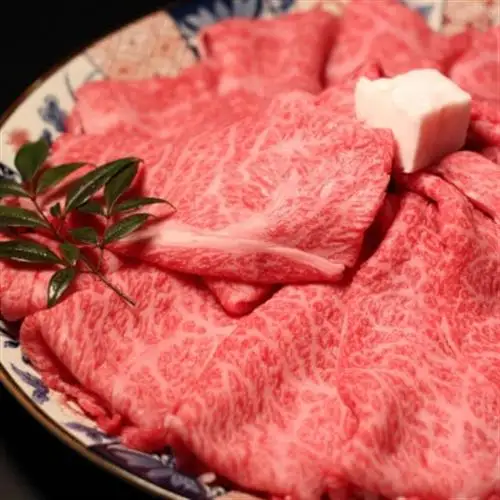 稲葉メルヘン牛(A5)　すき焼き用肩ロース900g【配送不可地域：離島・北海道・沖縄県・東北・中国・四国・九州】【1291452】