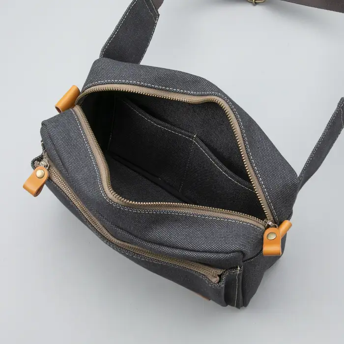 【J-190】ｋｉｉ工房　帆布かばん　ボディーバッグ　先染め黒 【高島屋選定品】
