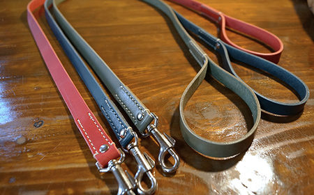 《色・幅が選べる》本革製犬用リード ミドル長さ約100cm ＜ネーム刻印可能＞ 国産牛ヌメ革 ハンドメイド レザー 本革 犬用 ペット リード 革製品 ネーム 刻印 名入れ 贈り物 ギフト F6L-398
