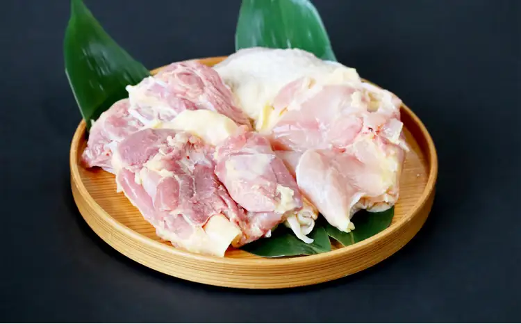 300P2307【定期便3ヶ月】比内地鶏もも肉・むね肉（1羽分×3ヶ月）【秋田比内や 】