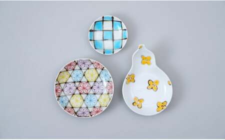 有田焼 和の彩り 小皿・豆皿 3点セット【中山陶和堂】食器 うつわ 器 磁器 陶磁器 皿 小皿 豆皿 3枚 セット 縁起物 お祝い ハレの日 手描き 華やか bv008