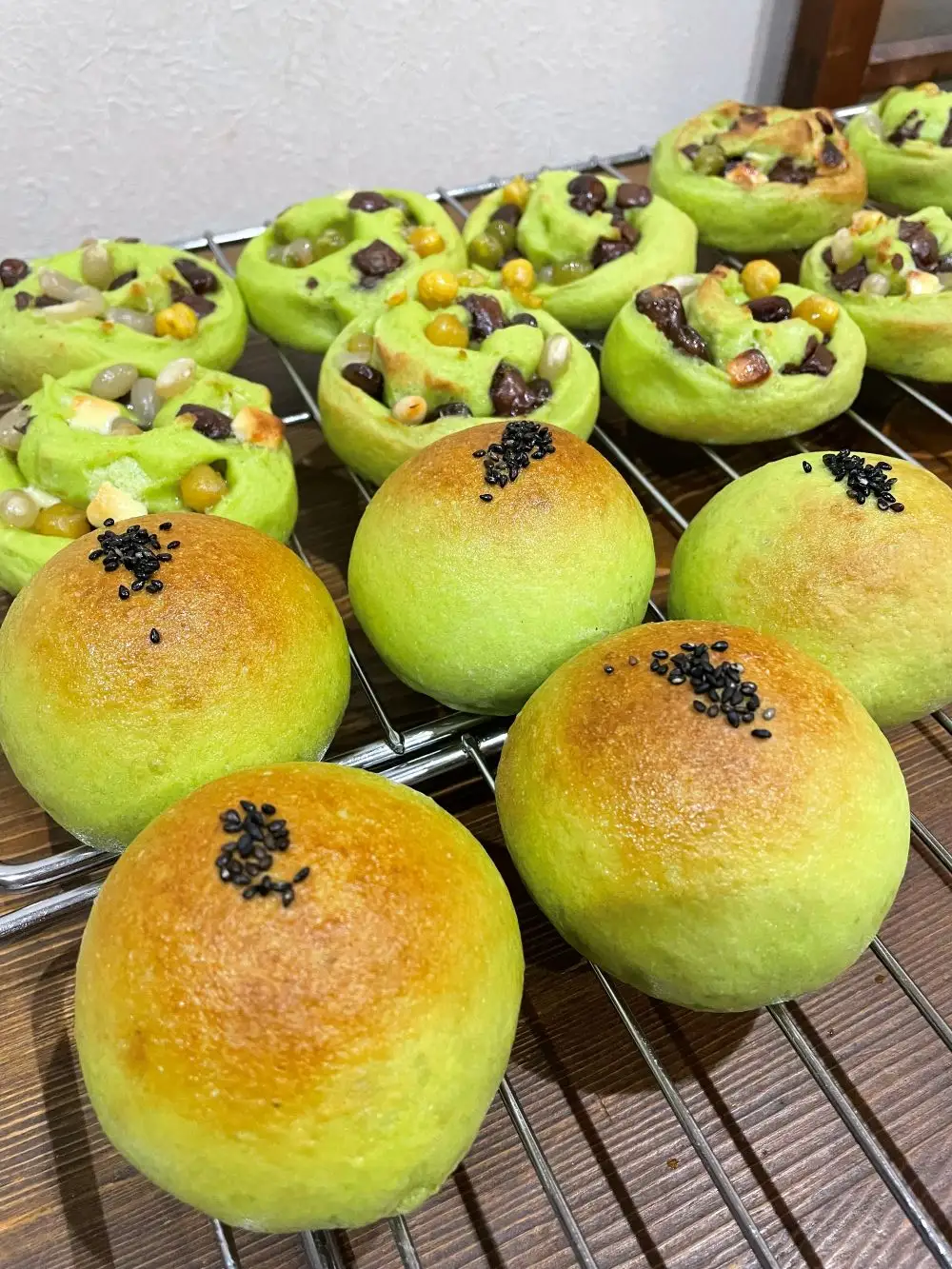 【何が届くかお楽しみ♪】お米から作る野菜パンと米粉のお菓子セット