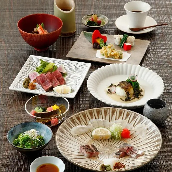 東京・有楽町で味わう坐来大分 最上級コース料理「坐来」チケット 1名様分
