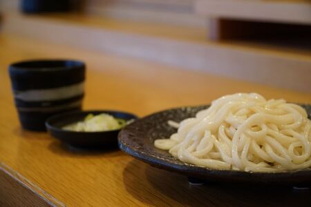 羽衣製麺　生うどん【2箱セット】(贈答用箱入り8玉セット×2箱)