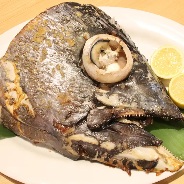メバチマグロ兜 頭半割1個分（1kg） 1/2カット×1個 [0015-0069]
