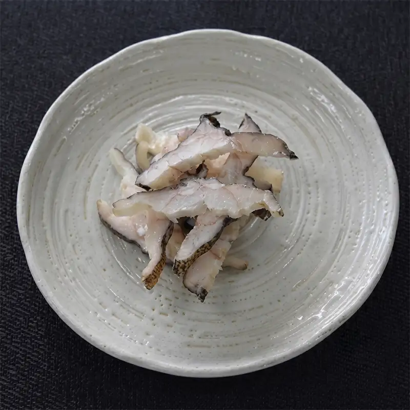 ウツボ 塩干し 約80ｇ×3袋 小分け 天然コラーゲン 海鮮 珍味 酒の肴 おつまみ 冷凍 グルメ やまきち商店 三重県 伊勢 志摩 南伊勢町 10000円 1万円 一万円